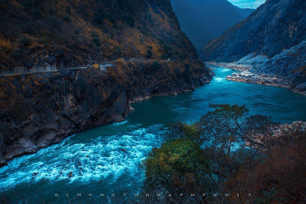 地板冒岩浆无敌版