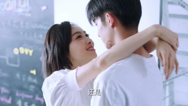 可爱女孩参加宴会