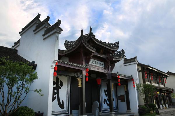 小猫钓鱼游戏龙王版有船